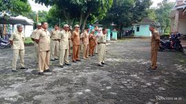 Awali Pekan dengan Disiplin, Lurah Jatiayu Pimpin Apel Rutin Senin Pagi